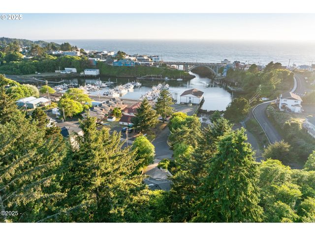 140 Se BAYVIEW Ave, Depoe Bay, OR 97341