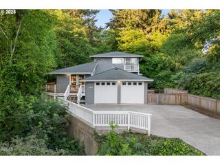 140 Se BAYVIEW Ave, Depoe Bay, OR 97341