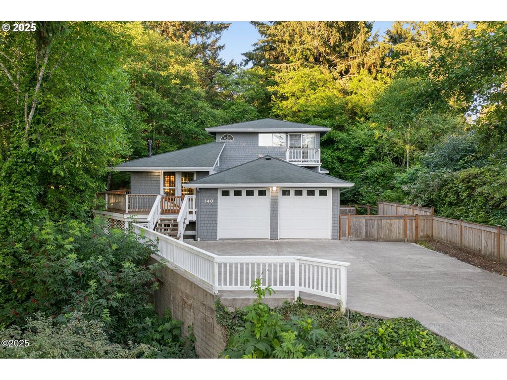 140 Se BAYVIEW Ave, Depoe Bay, OR 97341