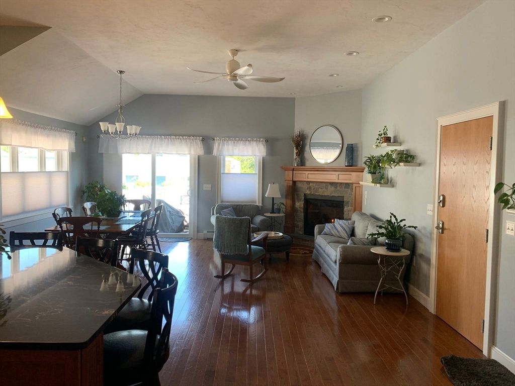456 Main 1, Wilmington, MA 01887