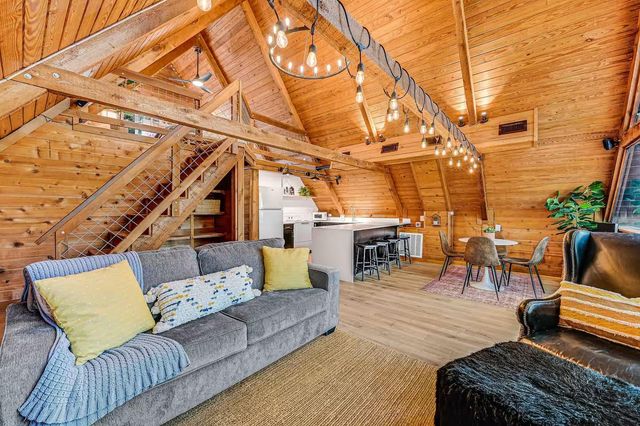 25404 Cove DR, Spicewood, TX 78669