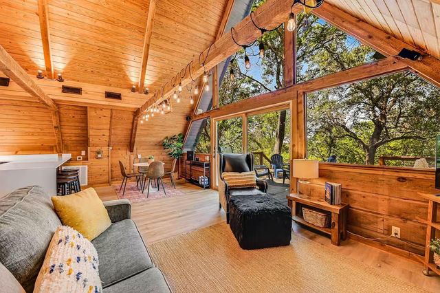 25404 Cove DR, Spicewood, TX 78669