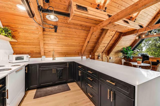 25404 Cove DR, Spicewood, TX 78669