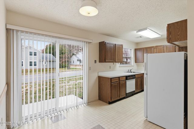 25 Willow Drive, Barnegat, NJ 08005