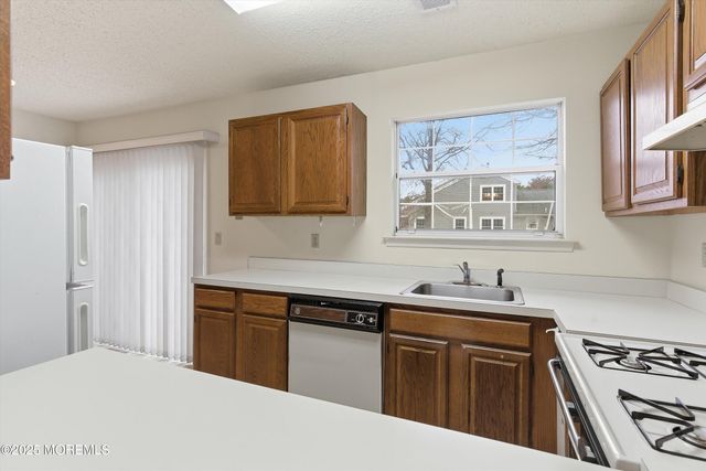 25 Willow Drive, Barnegat, NJ 08005