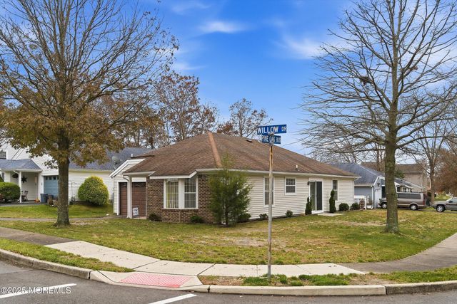 25 Willow Drive, Barnegat, NJ 08005
