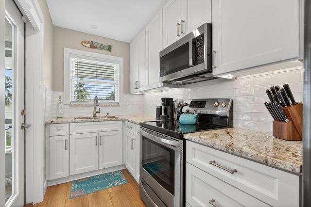 110 SHORE Court 301, North Palm Beach, FL 33408