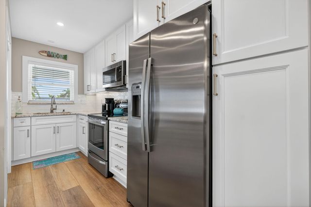 110 SHORE Court 301, North Palm Beach, FL 33408