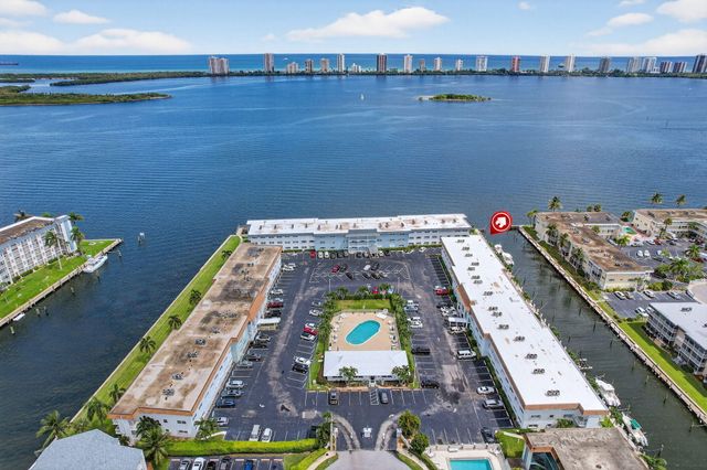 110 SHORE Court 301, North Palm Beach, FL 33408