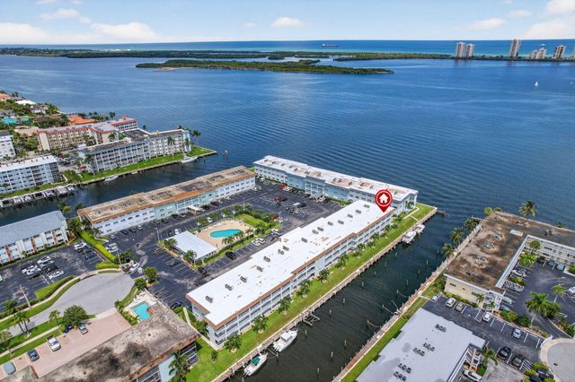 110 SHORE Court 301, North Palm Beach, FL 33408