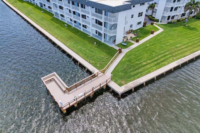 110 SHORE Court 301, North Palm Beach, FL 33408
