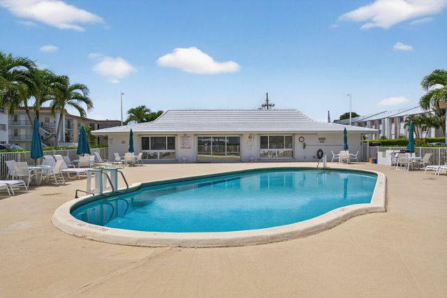 110 SHORE Court 301, North Palm Beach, FL 33408