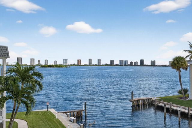 110 SHORE Court 301, North Palm Beach, FL 33408