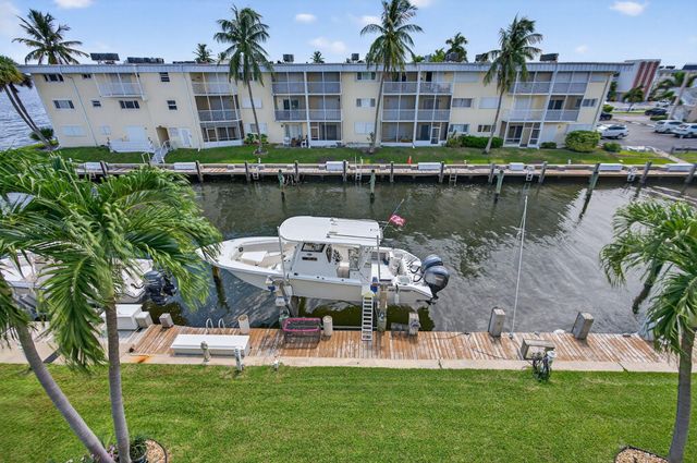 110 SHORE Court 301, North Palm Beach, FL 33408