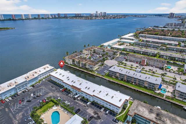 110 SHORE Court 301, North Palm Beach, FL 33408