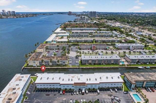 110 SHORE Court 301, North Palm Beach, FL 33408