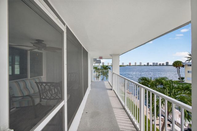 110 SHORE Court 301, North Palm Beach, FL 33408