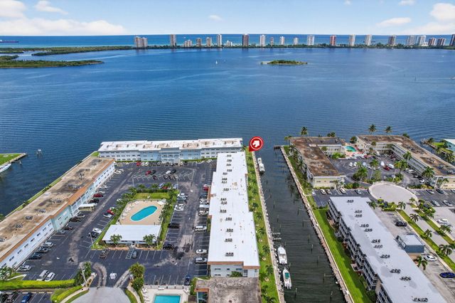 110 SHORE Court 301, North Palm Beach, FL 33408