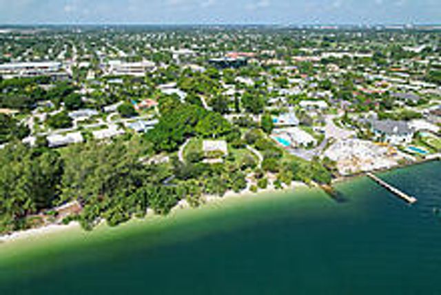 110 SHORE Court 301, North Palm Beach, FL 33408