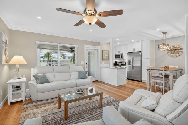 110 SHORE Court 301, North Palm Beach, FL 33408