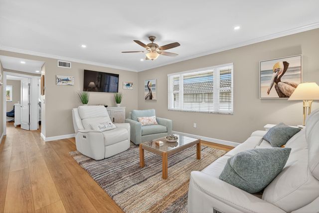110 SHORE Court 301, North Palm Beach, FL 33408