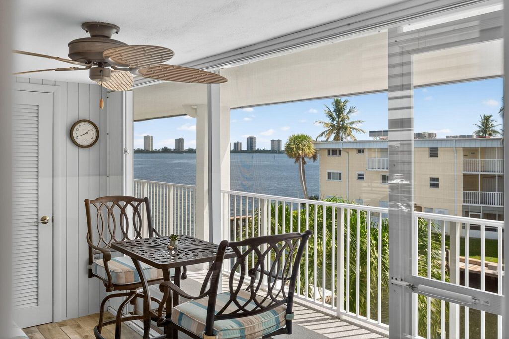 110 SHORE Court 301, North Palm Beach, FL 33408