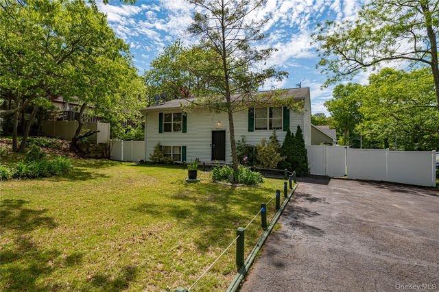 34 Roberts Street, Mastic, NY 11950