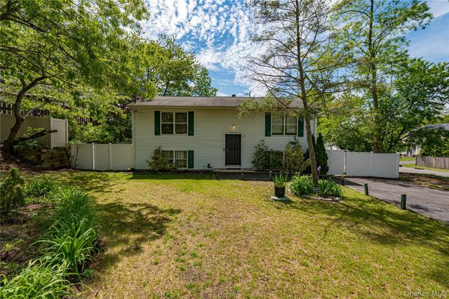 34 Roberts Street, Mastic, NY 11950