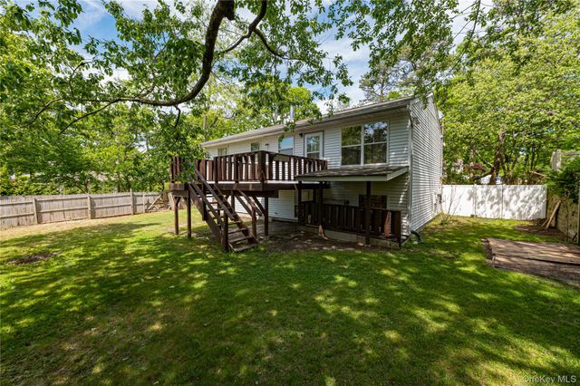 34 Roberts Street, Mastic, NY 11950