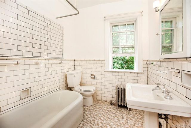 568 W 261st Street 2, Bronx, NY 10471