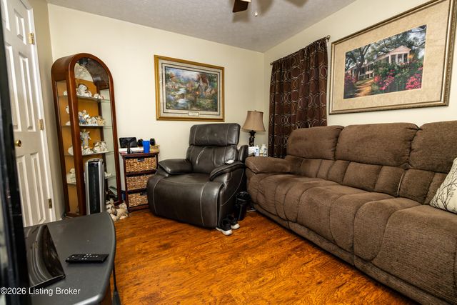 365 Tecumseh Dr, Shepherdsville, KY 40165