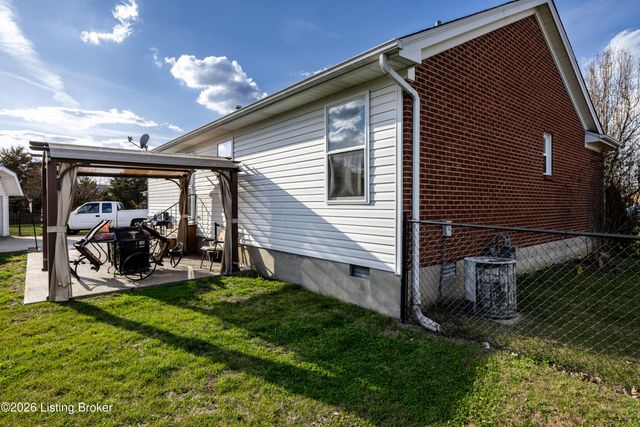 365 Tecumseh Dr, Shepherdsville, KY 40165