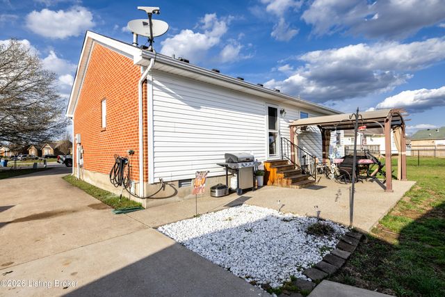 365 Tecumseh Dr, Shepherdsville, KY 40165