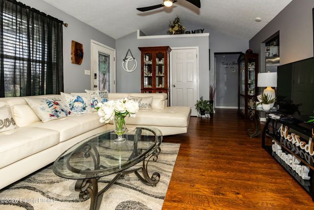 365 Tecumseh Dr, Shepherdsville, KY 40165