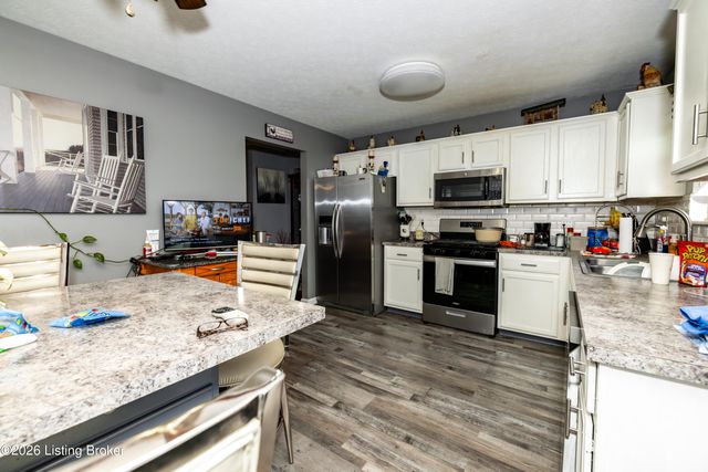 365 Tecumseh Dr, Shepherdsville, KY 40165