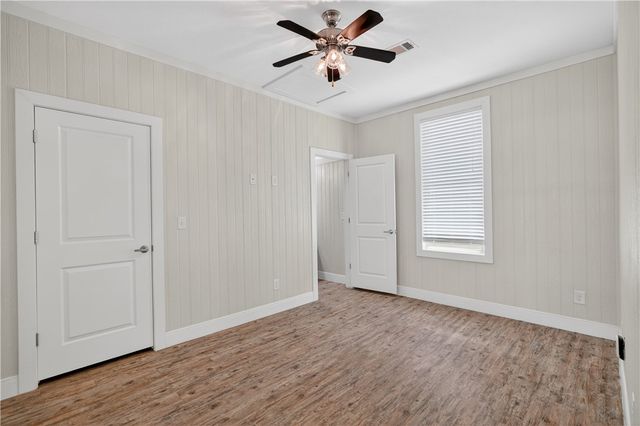 5440 Raymond Stotzer, College Station, TX 77845