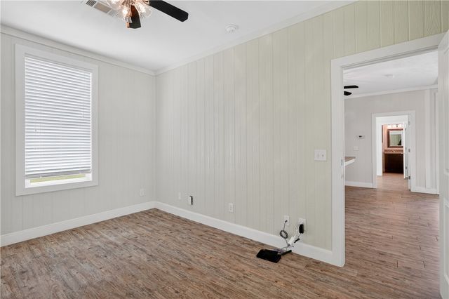 5440 Raymond Stotzer, College Station, TX 77845