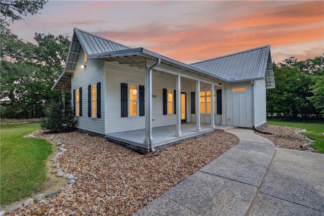 5440 Raymond Stotzer, College Station, TX 77845