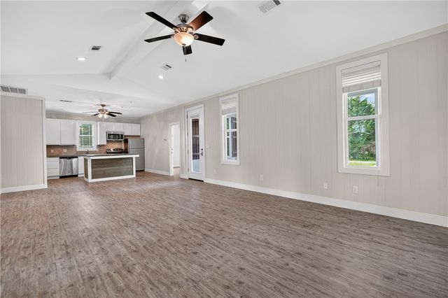 5440 Raymond Stotzer, College Station, TX 77845