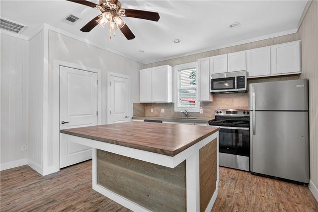 5440 Raymond Stotzer, College Station, TX 77845
