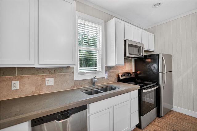 5440 Raymond Stotzer, College Station, TX 77845