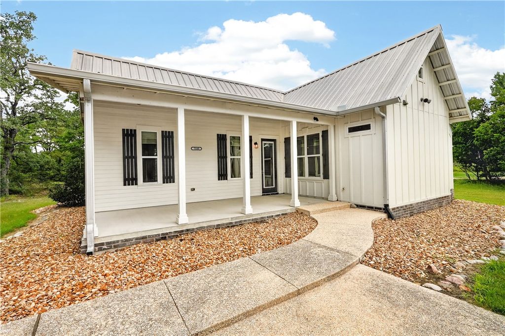 5440 Raymond Stotzer, College Station, TX 77845