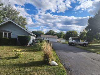 23541 W Beach Grove Road, Antioch, IL 60002