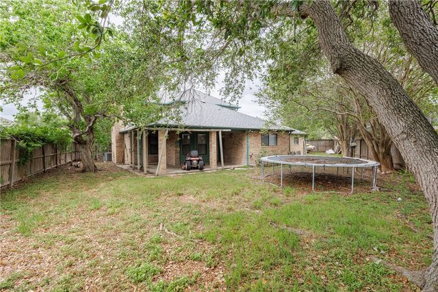 320 Long Pointe Dr, Portland, TX 78374
