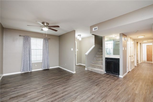 320 Long Pointe Dr, Portland, TX 78374
