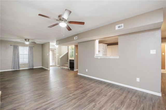 320 Long Pointe Dr, Portland, TX 78374