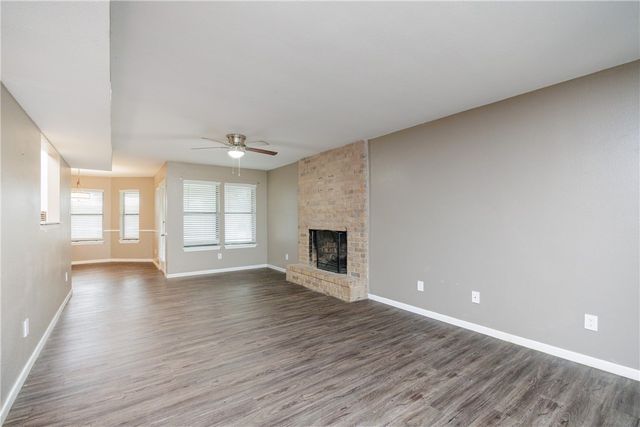 320 Long Pointe Dr, Portland, TX 78374