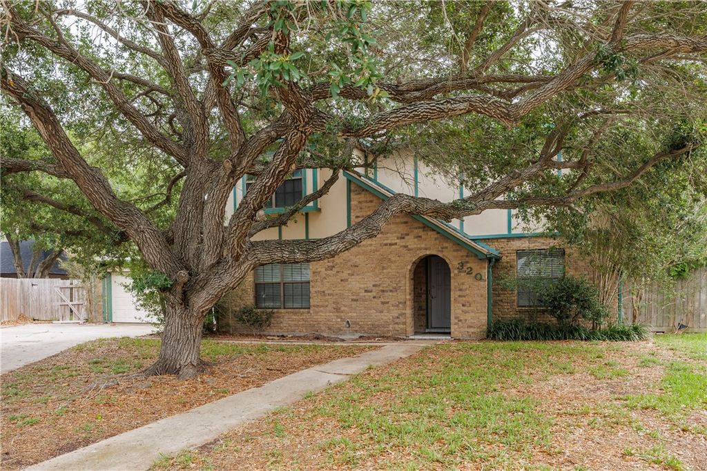 320 Long Pointe Dr, Portland, TX 78374