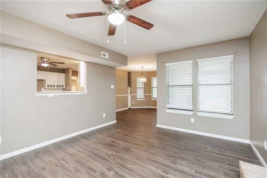 320 Long Pointe Dr, Portland, TX 78374 — photo 3