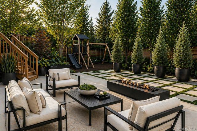 20 Veronica Court, Smithtown, NY 11787